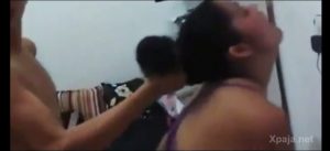 Dándole duro a cuero solo grita