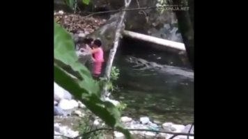 Pareja dominicana pillados singando en el rió