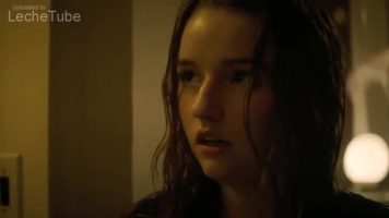 Kaitlyn Dever abusing the innocent Diana Silvers in the bathroom