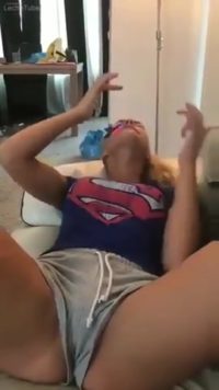 Amateur Sex Clip, Hermana pensó que la estaba filmando jugando wi