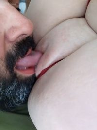Mamandome el toto de una gringa