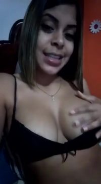 Se filtra video de joven tetona en paja