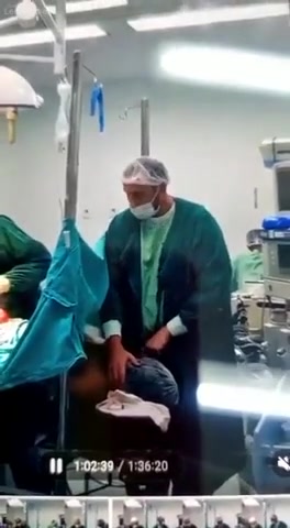 Medico Anestesiologo coje Paciente en el quirófano Brazil
