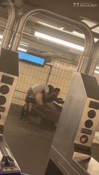 WTF - Video porno viral Sexo En La Estacion Del Metro follando