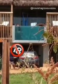 Fudendo na piscina de vidro, e os mano de olho