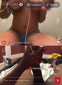 Latina De Tetas Perfectas muestras las tetas y me masturbo en la webcam