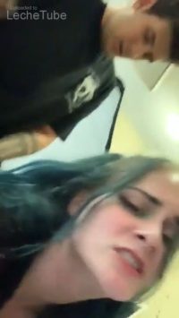 Emo teenage follada de perrito y grita de placer