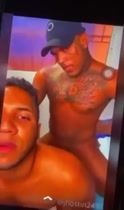 Video porno de Tatuaje dandole por el culo a un maricon