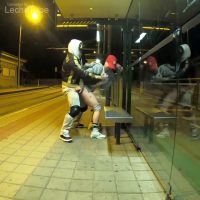Follamos tarde de noche en esperamos del Bus