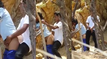 Pobre chamaquita el amiguito se la folla duro en el monte