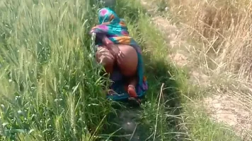 Big ass Indian milf gets fucked doggy style in the countryside