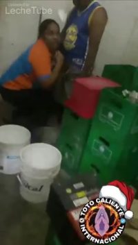 Evelin Ortiz viral mamando guebo en pleno colmado