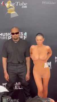KANYE WEST Y BIANCA Desnuda en una pasarrela xxx
