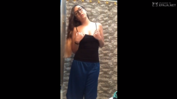 Niña de argentina desnuda mostrando su gran coño