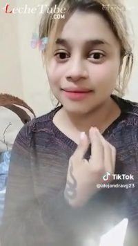 Alejandra Velasquez tiktoker puta de hondura promocionando