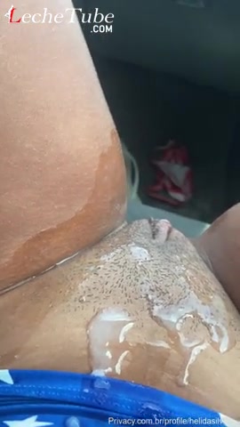 Helida Silva con el toto lleno de leche