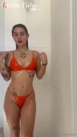BrucBB Contenido hot casero de la hermosa brasileña en la ducha