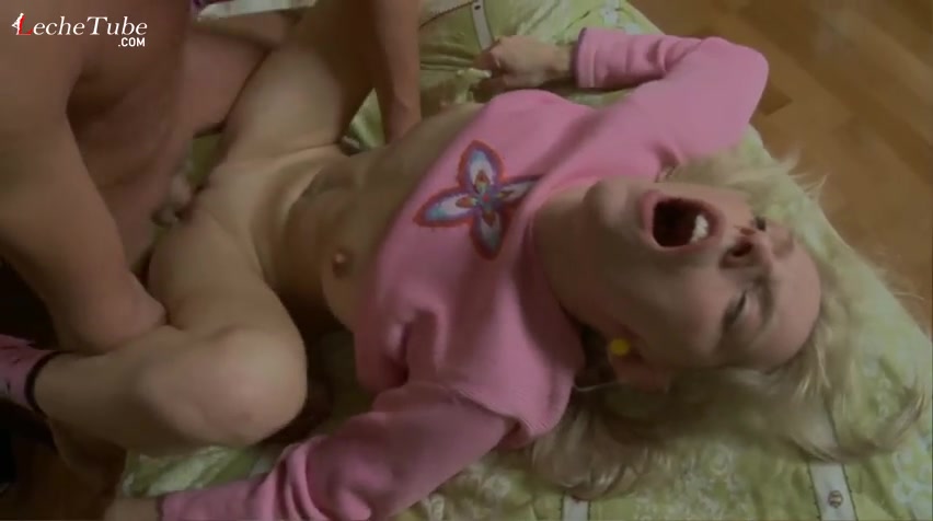 Despertar por la mañana y follarme a mi novia gritona